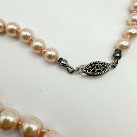 Vintage Graduate Pink Faux Pearl Necklace Sterling Fishhook Clasp Retro Classy - Picture 7 of 9
